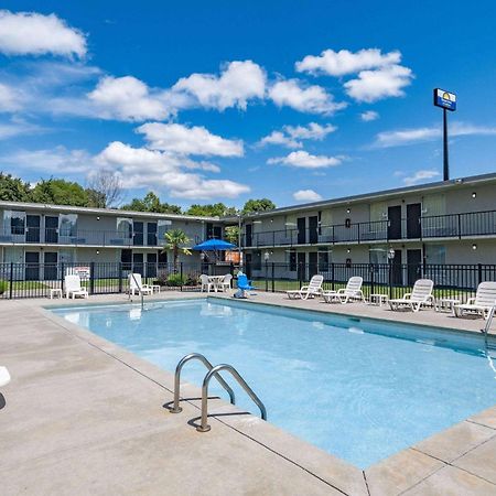 Days Inn And Suites By Wyndham Oxford Dış mekan fotoğraf